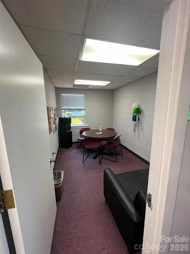 320 E Lee Avenue Yadkinville NC 27055