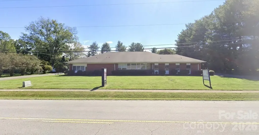 320 E Lee Avenue Yadkinville NC 27055