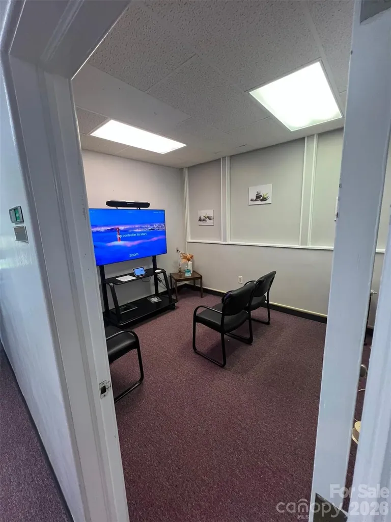 320 E Lee Avenue Yadkinville NC 27055