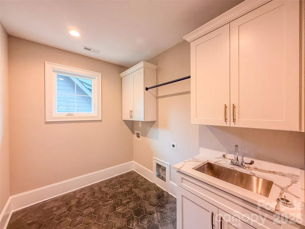 4828 Walker Road Charlotte NC 28211