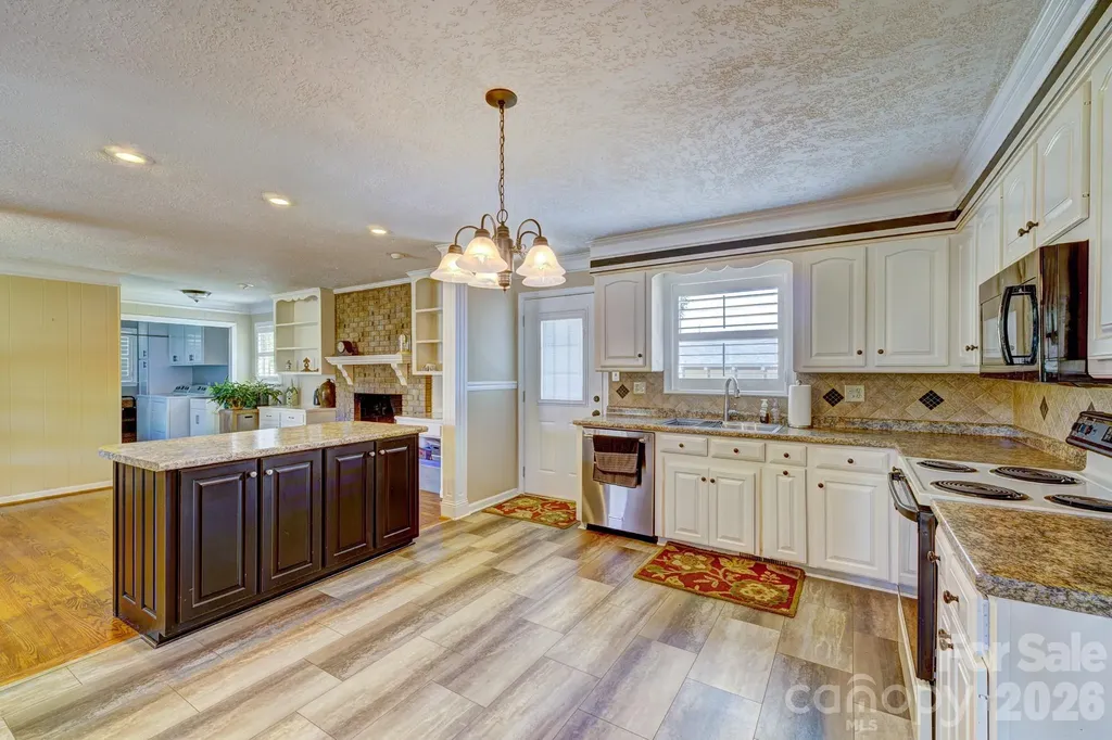 1014 Ranbar Street Cherryville NC 28021