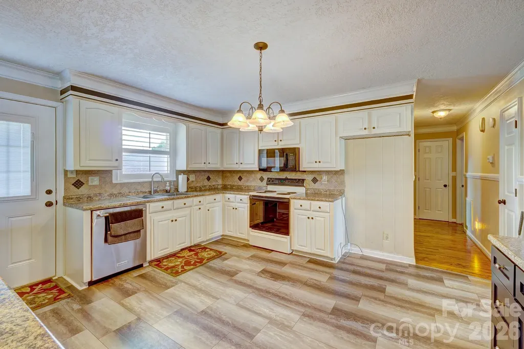 1014 Ranbar Street Cherryville NC 28021