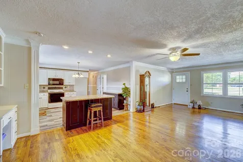 1014 Ranbar Street Cherryville NC 28021