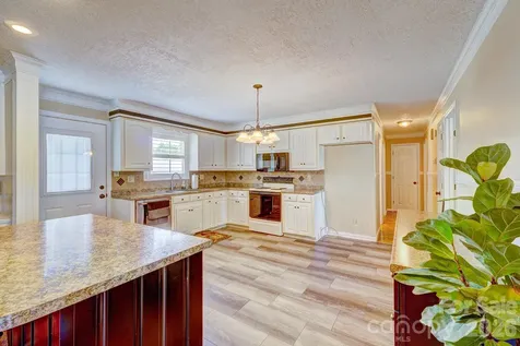 1014 Ranbar Street Cherryville NC 28021