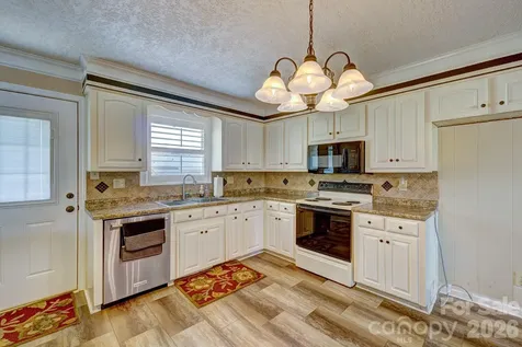 1014 Ranbar Street Cherryville NC 28021