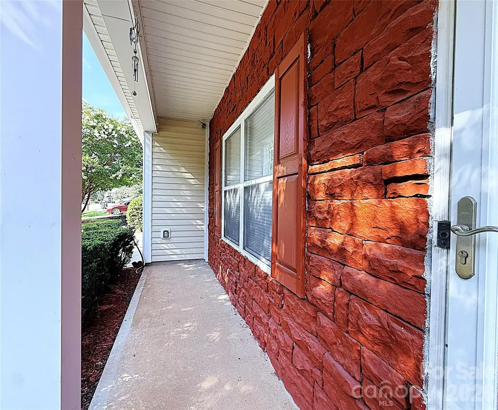 8703 Earthenware Drive Charlotte NC 28269