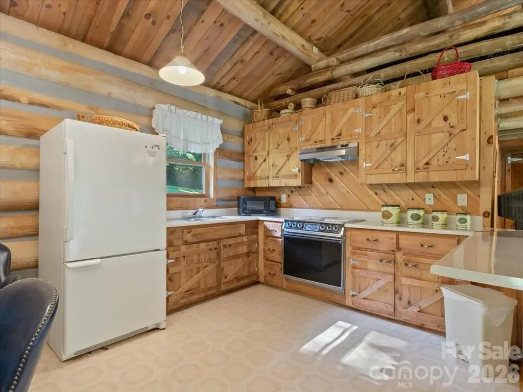 230 Chatter Box Lane Green Mountain NC 28740