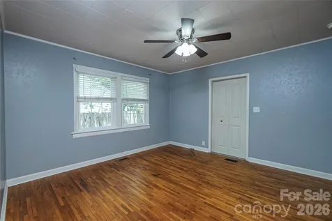 512 W 8th Avenue Gastonia NC 28052