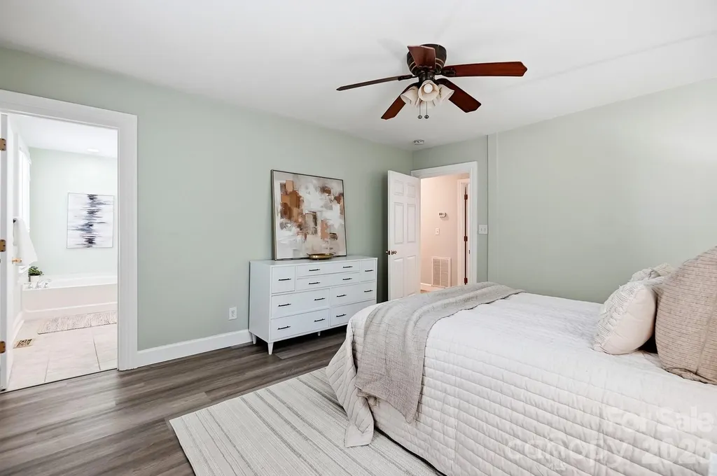 417 Woodvale Place Charlotte NC 28208
