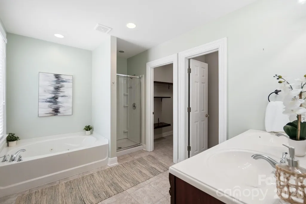 417 Woodvale Place Charlotte NC 28208