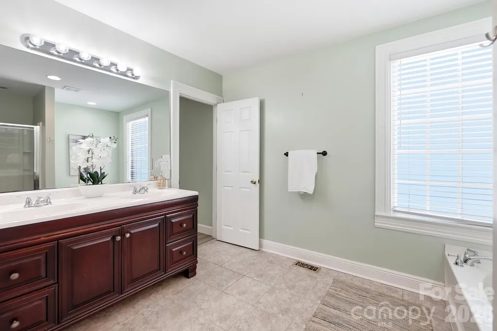 417 Woodvale Place Charlotte NC 28208