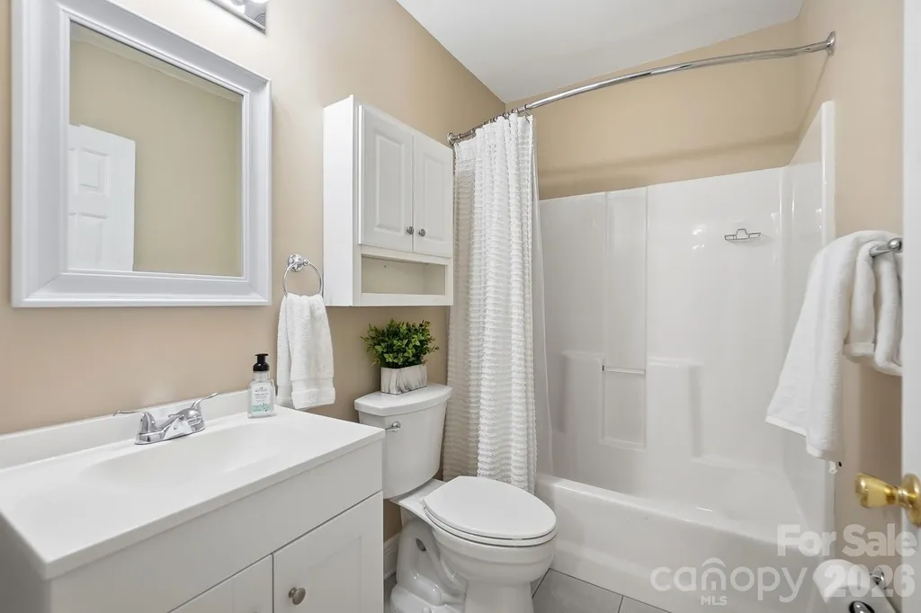417 Woodvale Place Charlotte NC 28208