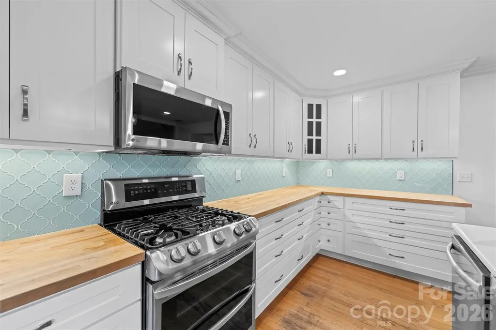 21 Hamburg Drive Weaverville NC 28787