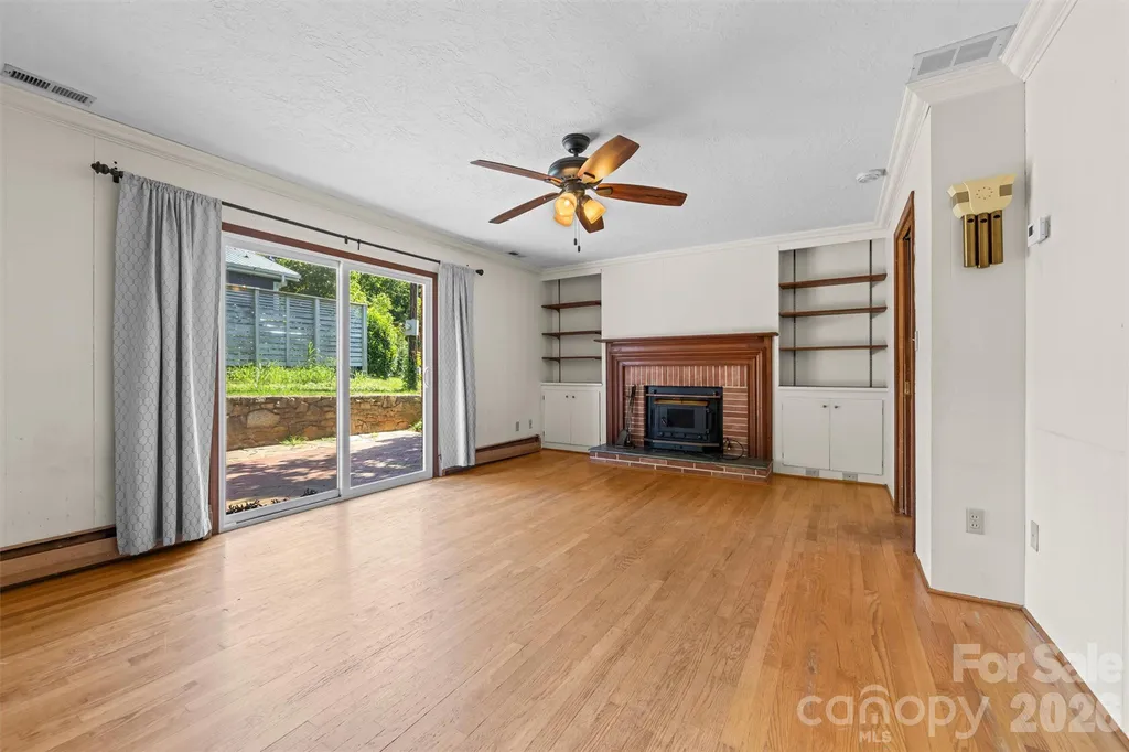 21 Hamburg Drive Weaverville NC 28787