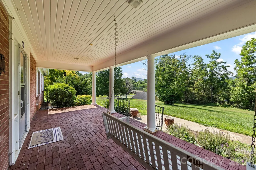 21 Hamburg Drive Weaverville NC 28787