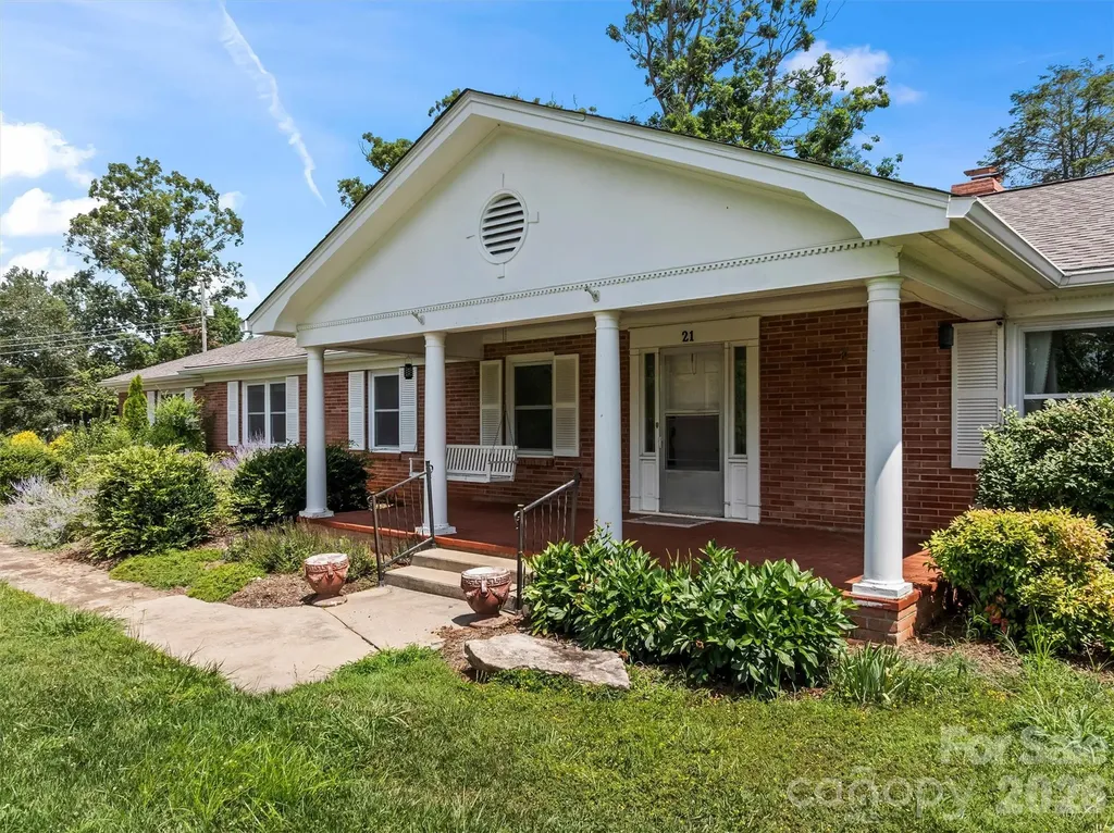 21 Hamburg Drive Weaverville NC 28787