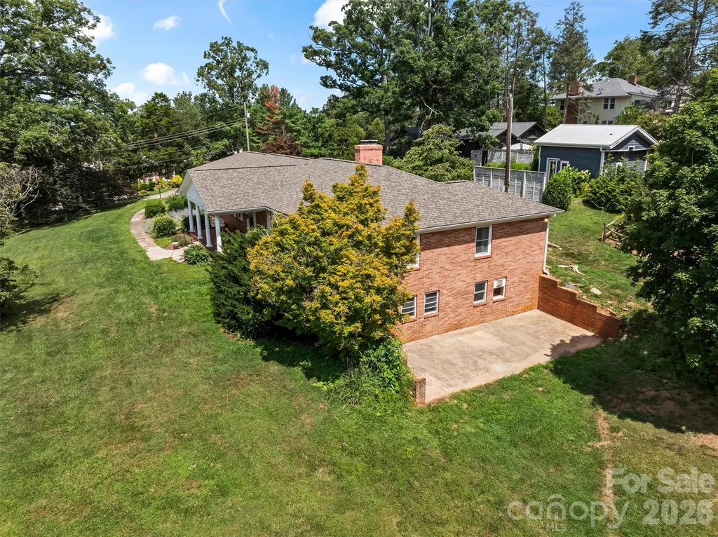 21 Hamburg Drive Weaverville NC 28787