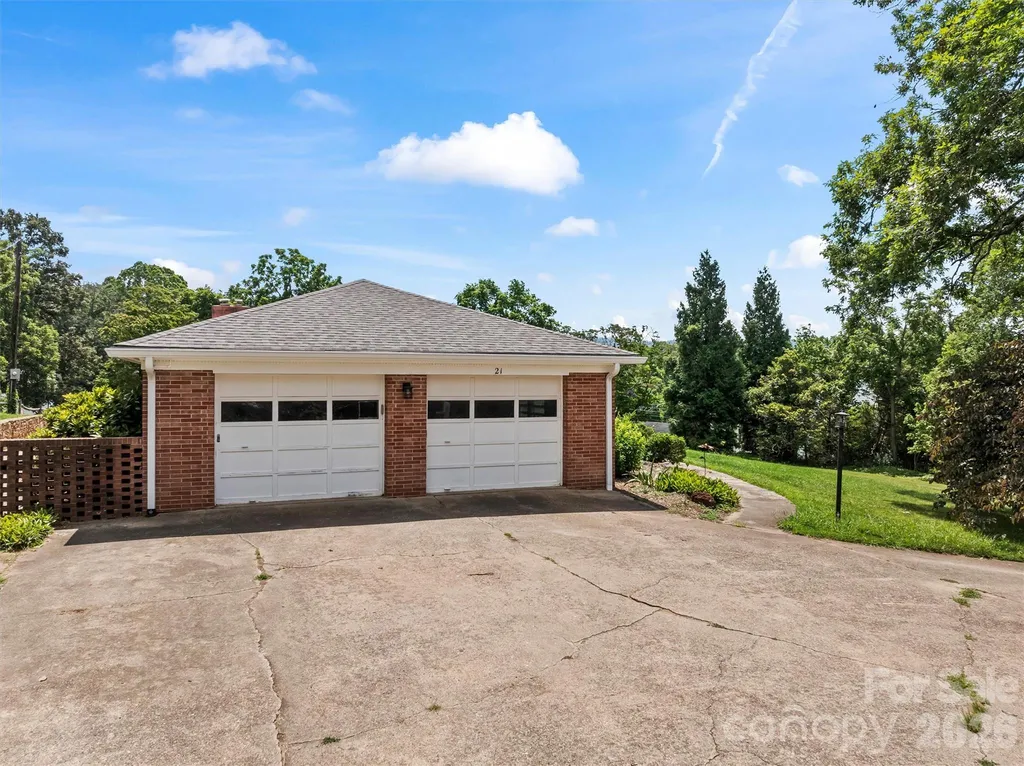 21 Hamburg Drive Weaverville NC 28787