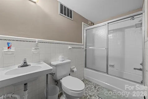 21 Hamburg Drive Weaverville NC 28787