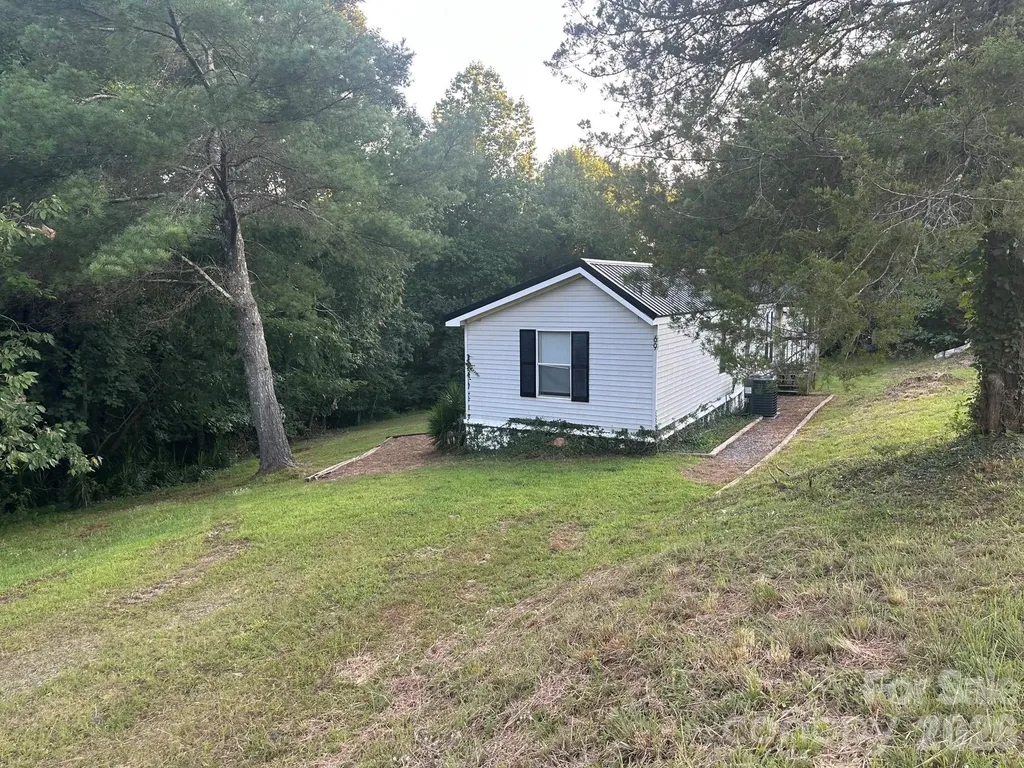 69 Woodmont Drive Nebo NC 28761