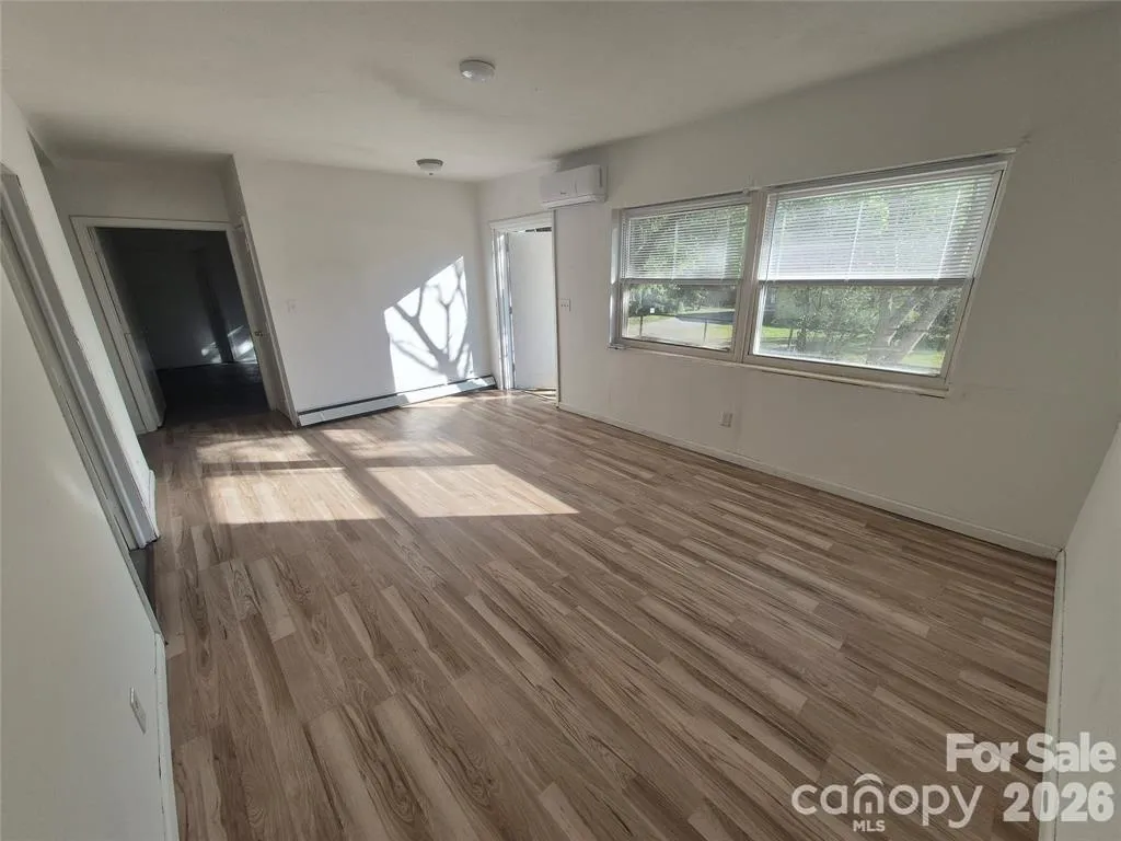 1745 Meadowbrook Terrace Hendersonville NC 28792