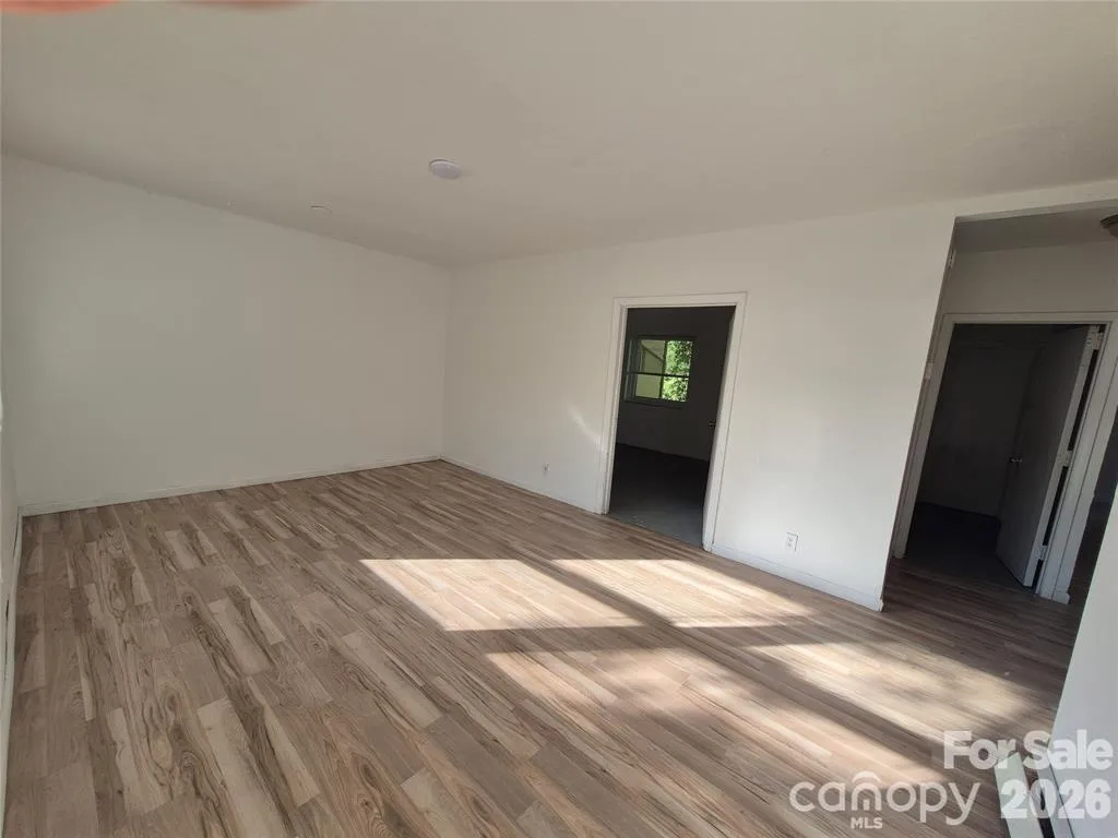 1745 Meadowbrook Terrace Hendersonville NC 28792