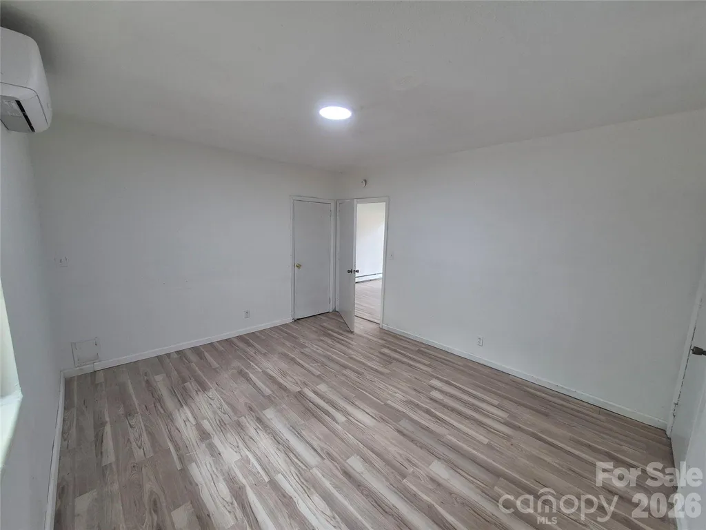 1745 Meadowbrook Terrace Hendersonville NC 28792
