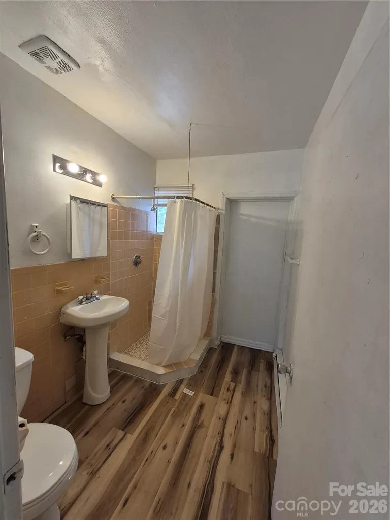 1745 Meadowbrook Terrace Hendersonville NC 28792