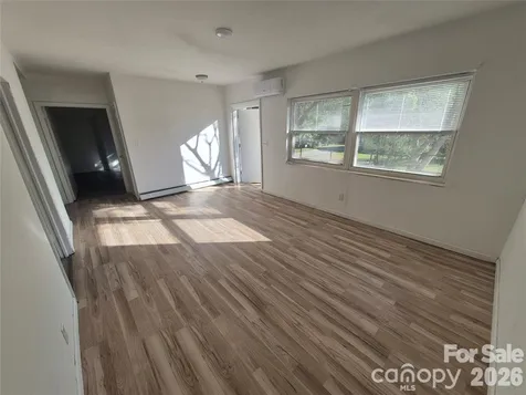 1745 Meadowbrook Terrace Hendersonville NC 28792