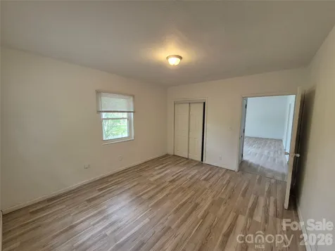 1745 Meadowbrook Terrace Hendersonville NC 28792