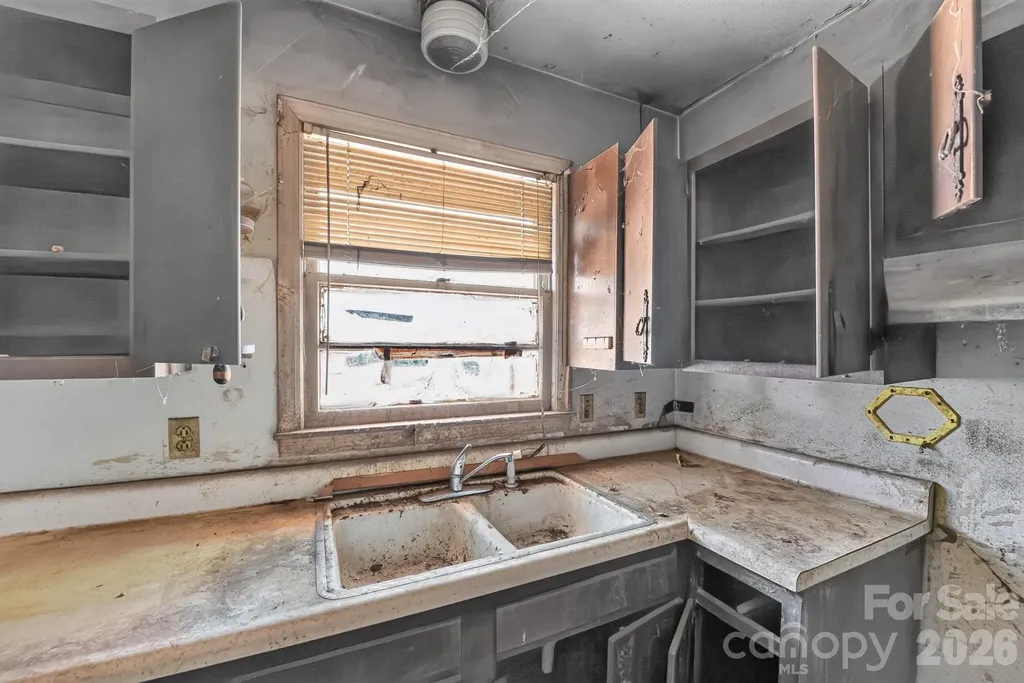 1393 Field Circle Hickory NC 28602