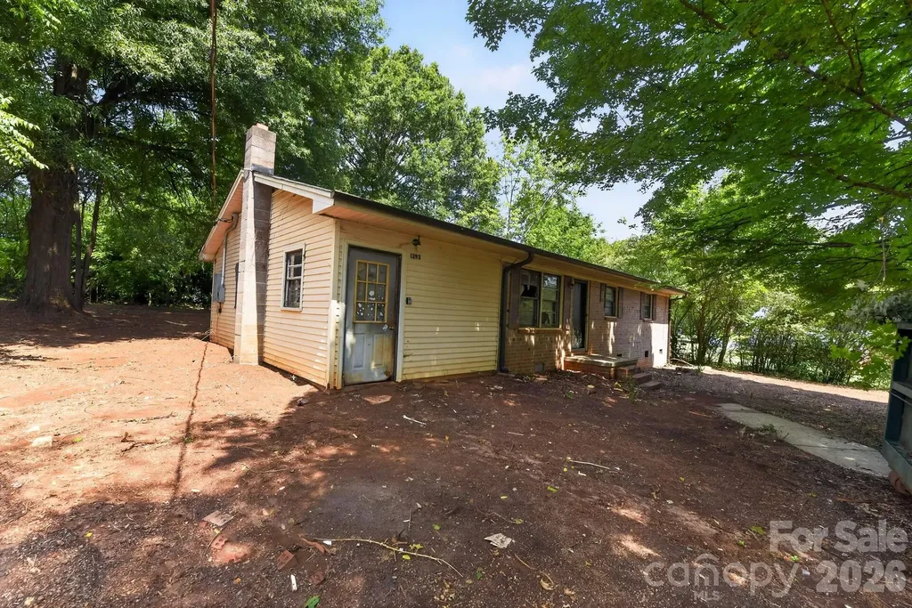1393 Field Circle Hickory NC 28602
