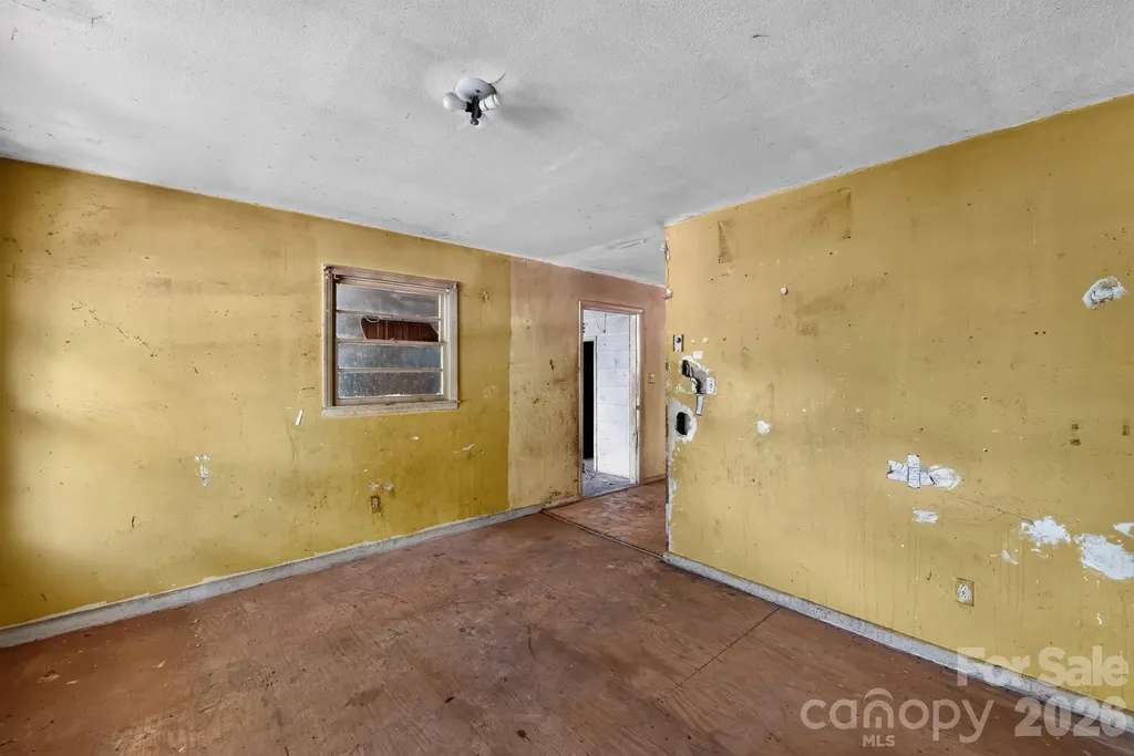 1393 Field Circle Hickory NC 28602