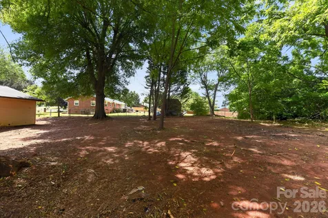1393 Field Circle Hickory NC 28602