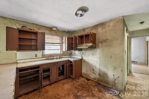 1393 Field Circle Hickory NC 28602