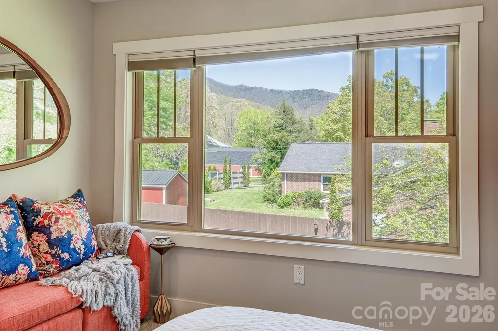 6 Hamlet Street Black Mountain NC 28711