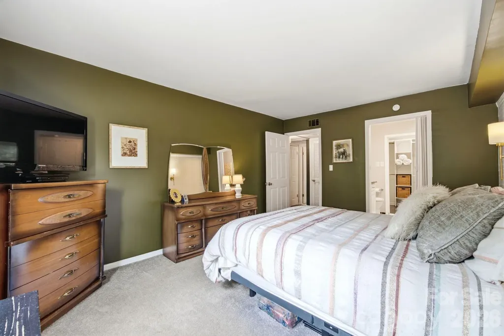 4739 Hedgemore Drive Charlotte NC 28209