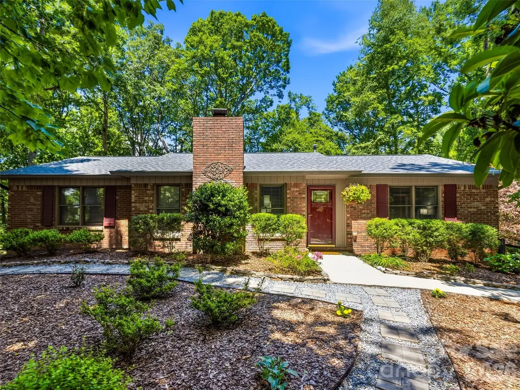 518 Starmount Lane Hendersonville NC 28791