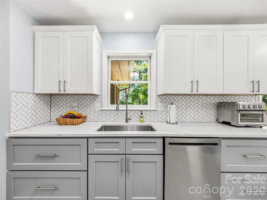 518 Starmount Lane Hendersonville NC 28791
