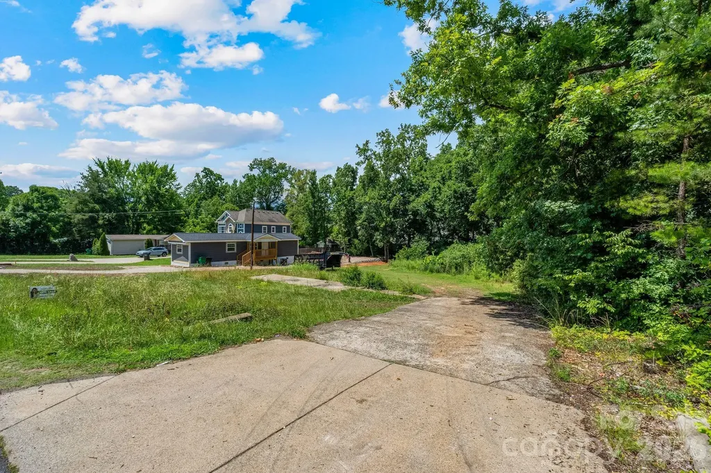 5008 Victoria Avenue Charlotte NC 28269