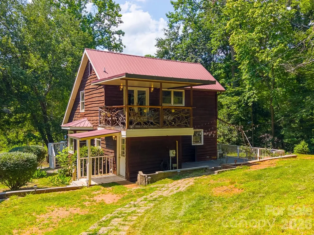 26 W Cowee Woods Court Franklin NC 28734