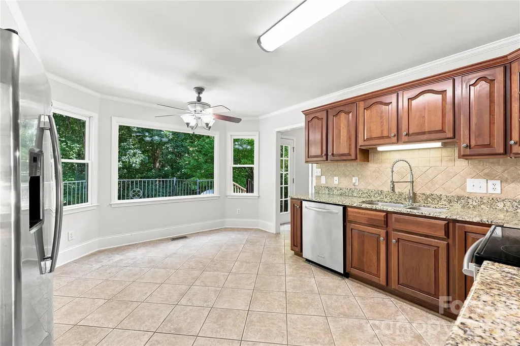 122 W Tattersall Drive Statesville NC 28677