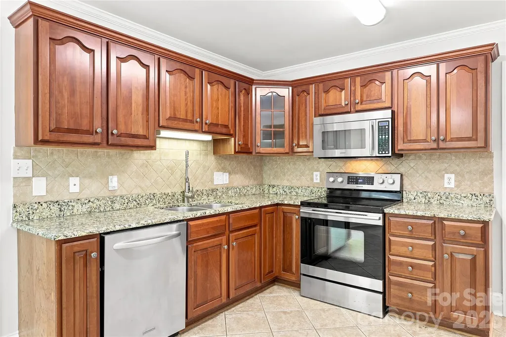 122 W Tattersall Drive Statesville NC 28677