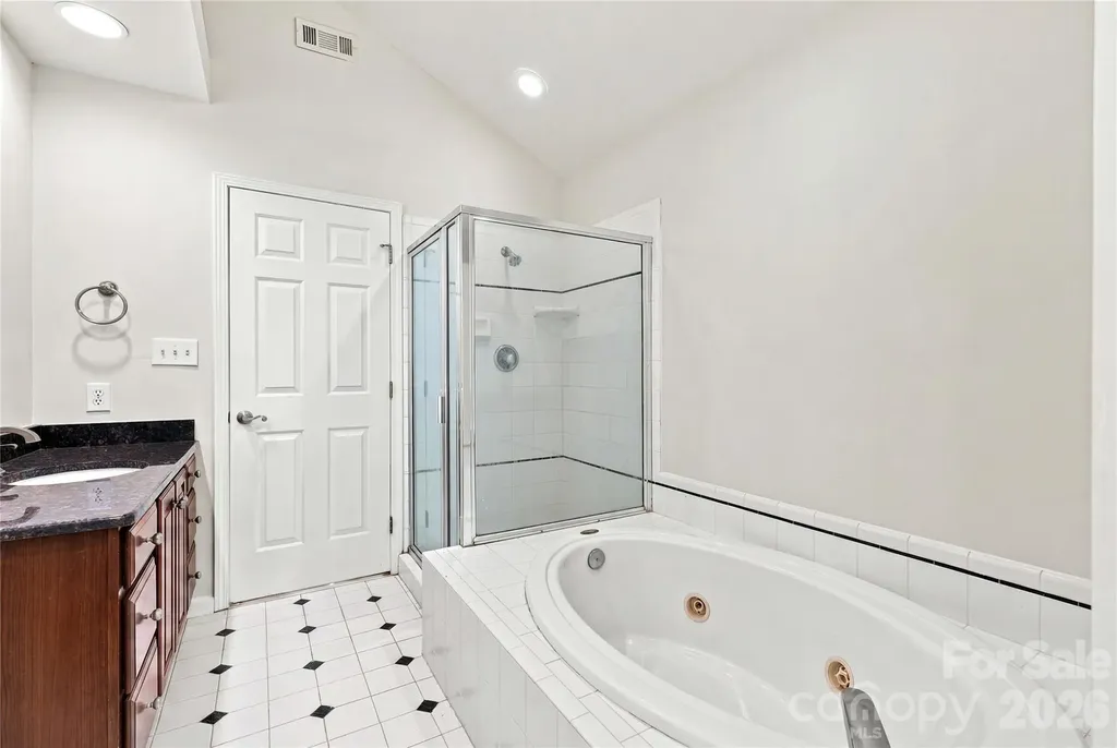 122 W Tattersall Drive Statesville NC 28677