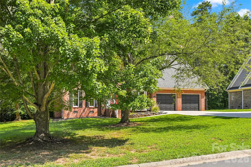 122 W Tattersall Drive Statesville NC 28677