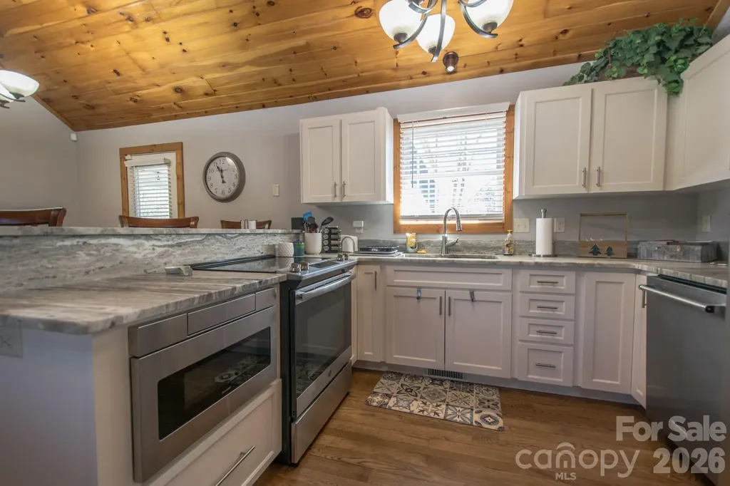 43 Evan Tyler Lane Horse Shoe NC 28742