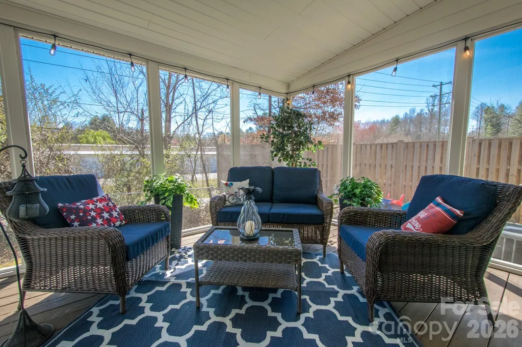 43 Evan Tyler Lane Horse Shoe NC 28742