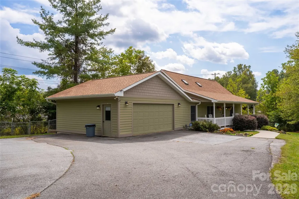 43 Evan Tyler Lane Horse Shoe NC 28742