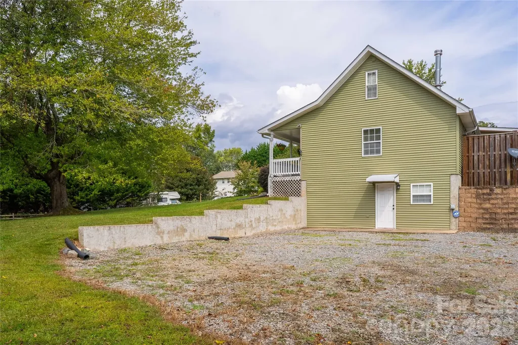 43 Evan Tyler Lane Horse Shoe NC 28742