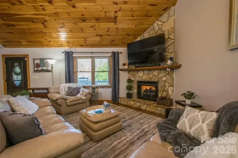 43 Evan Tyler Lane Horse Shoe NC 28742
